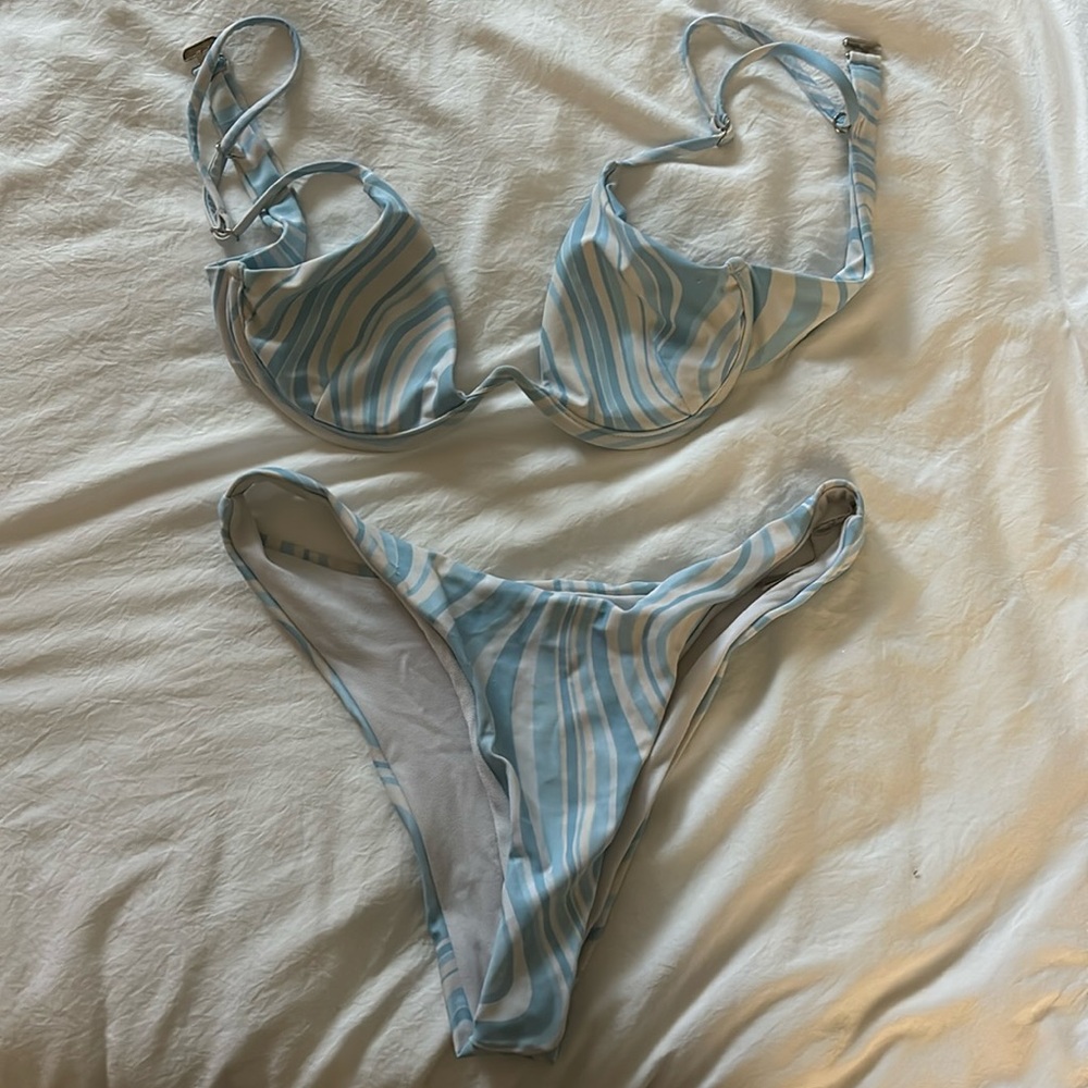 Bathing suit with wired top